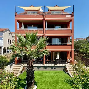 https://apartments-villa-sanmarino.hotelinzadar.com