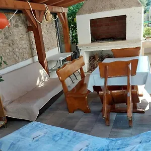 https://apartments-sikirica.hotels-in-trogir.com